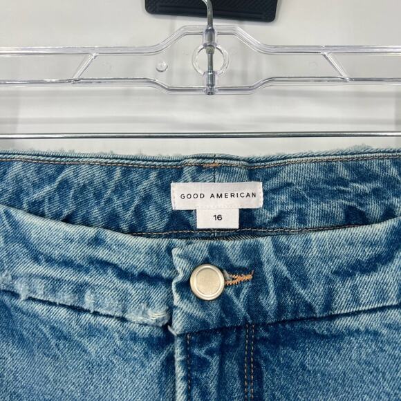 Good American Good Boy Twisted Slit Jeans in Blue875 High Rise - Picture 4 of 9